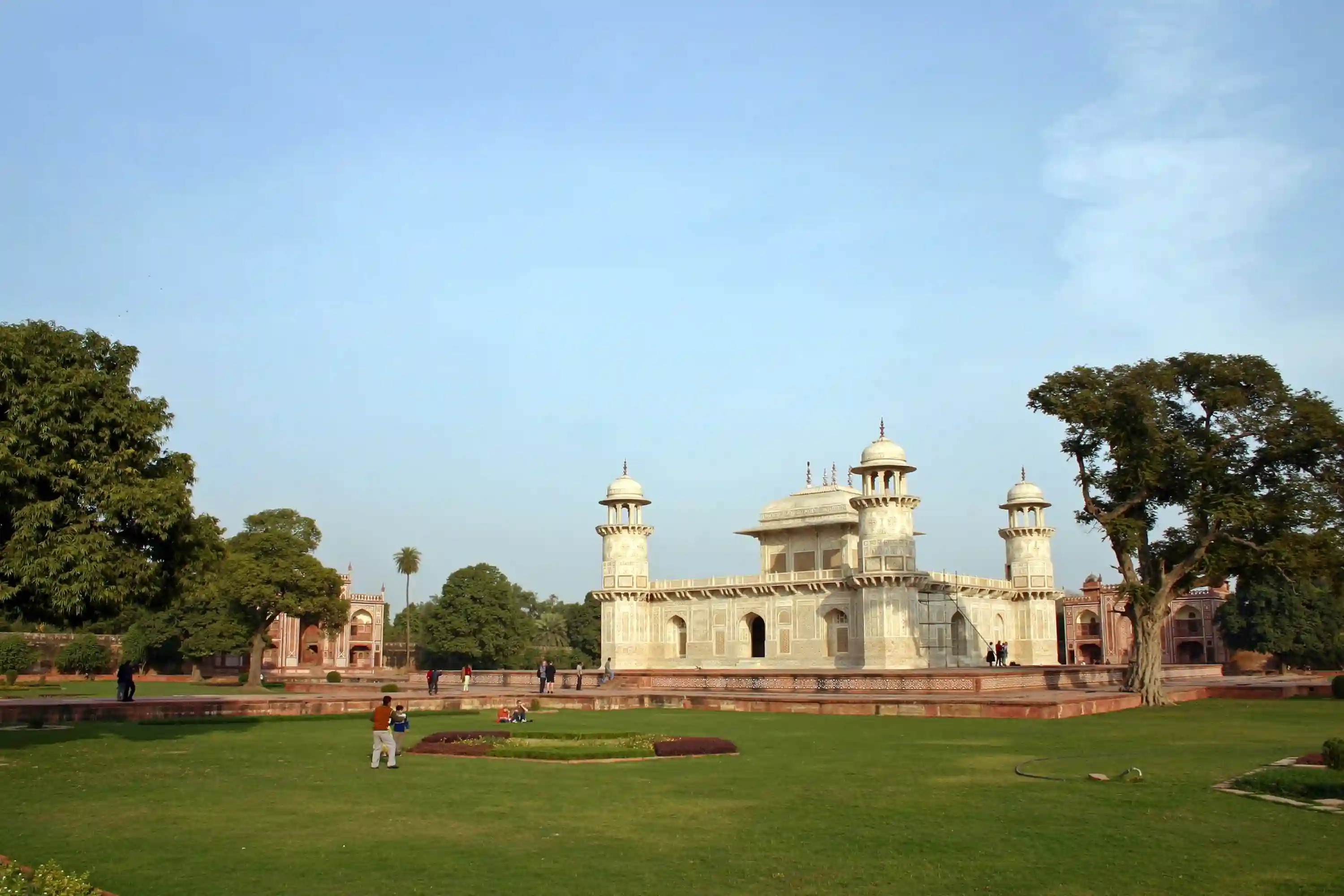 Taj Mahal tour by Luxury Car from Delhi