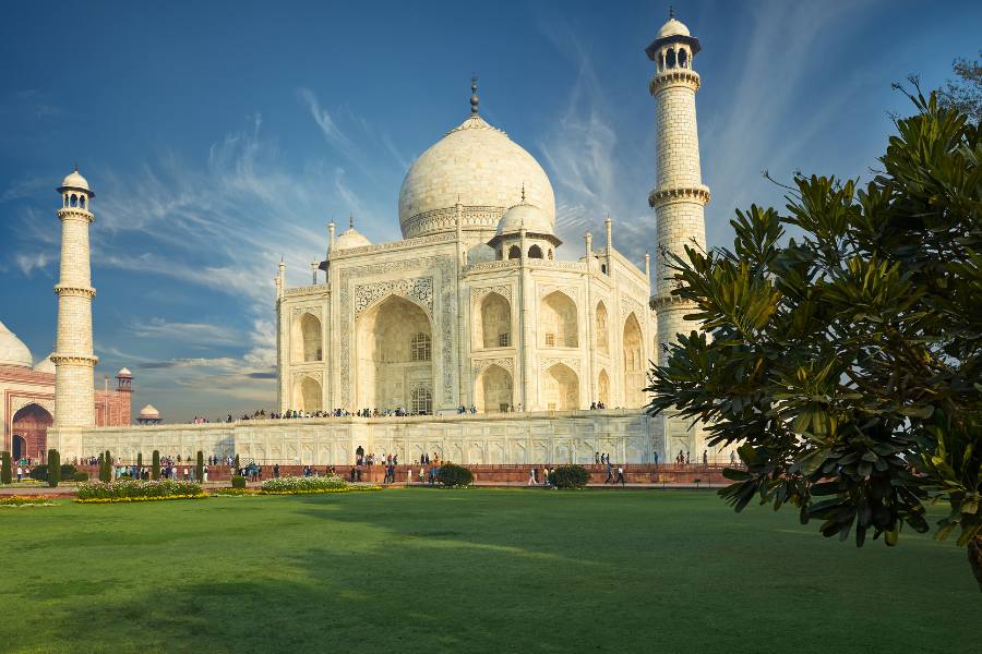 Taj Mahal tour by Luxury Car from Delhi